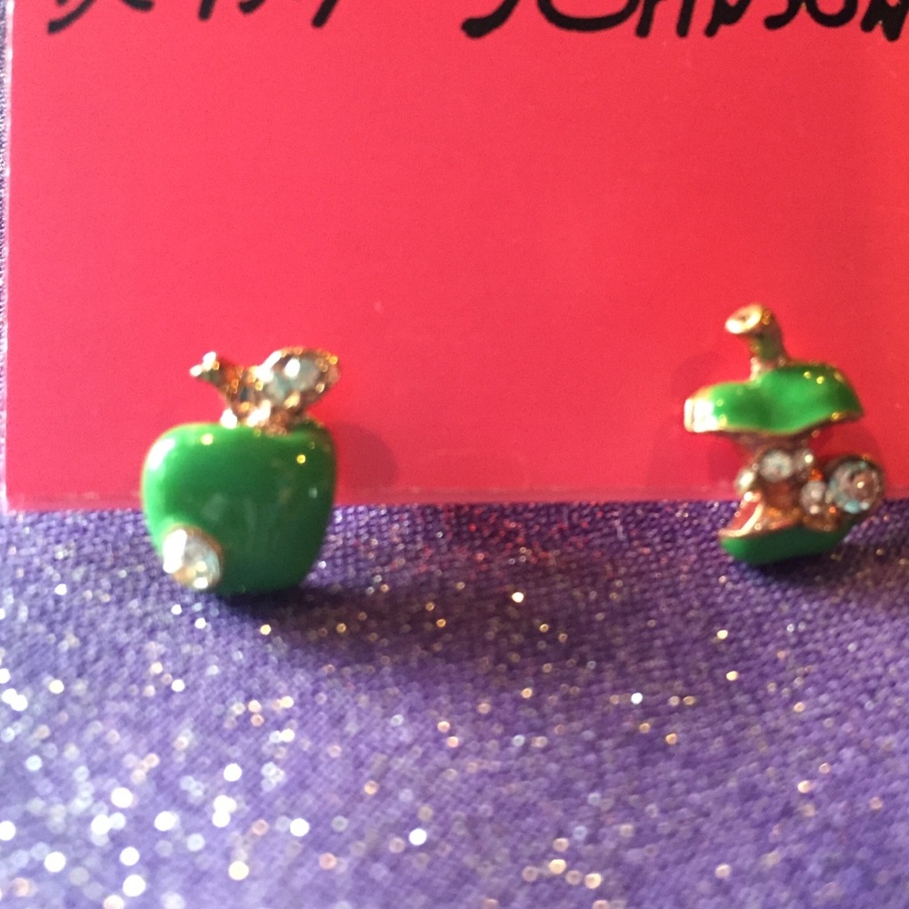 Cute!!!! Betsey Johnson green apple post earrings - Picture 2 of 4